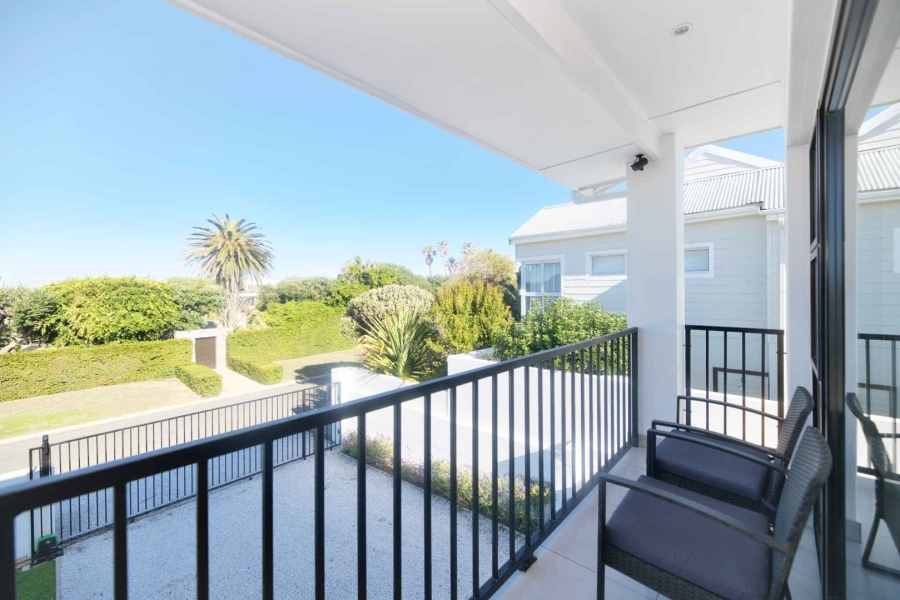 9 Bedroom Property for Sale in Westcliff Western Cape